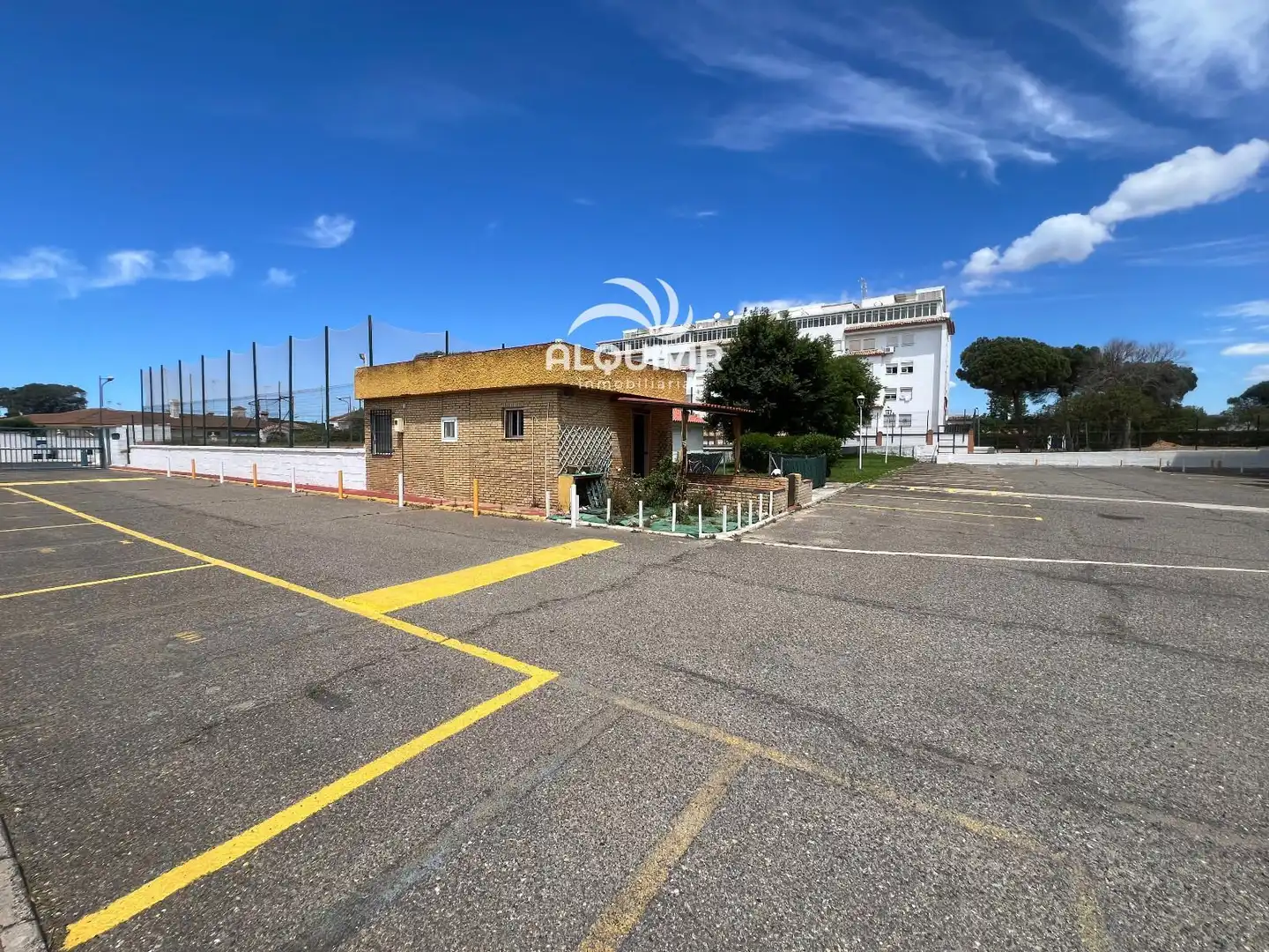 Parking de Piso en venta en Almonte con Terraza, Piscina y Amueblado