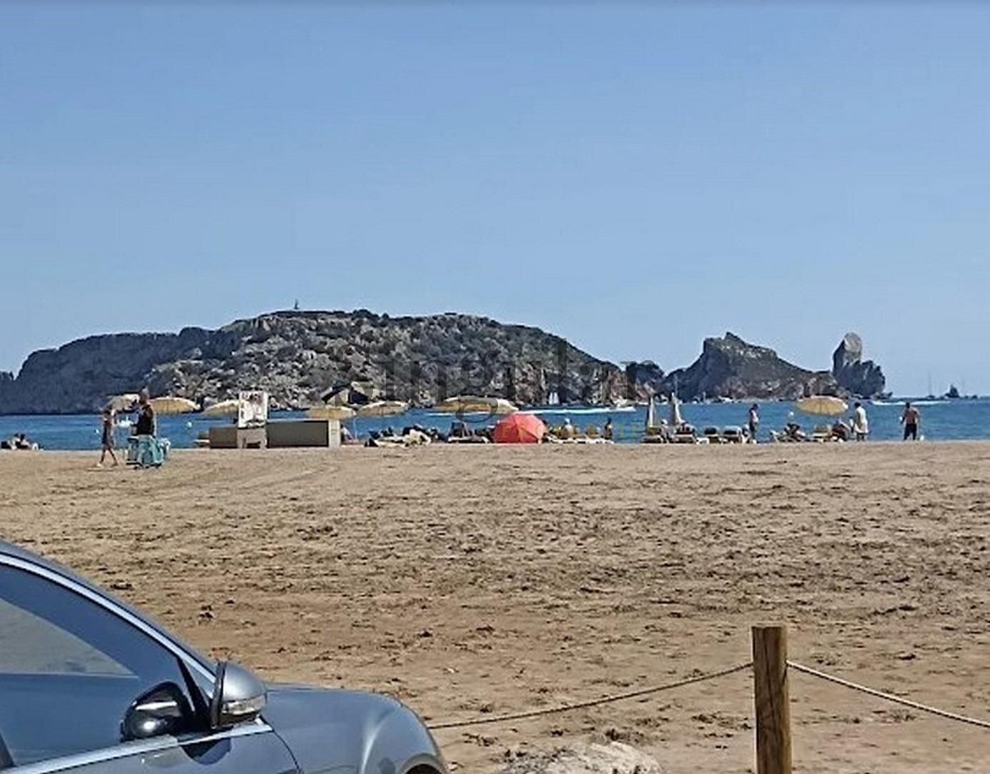 Aparcament de Local en venda en L'Estartit amb Aire condicionat