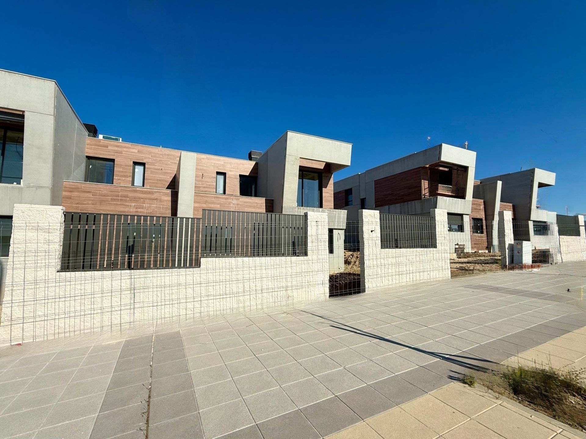 Exterior view of Single-family semi-detached for sale in Villaviciosa de Odón  with Heating, Private garden and Terrace