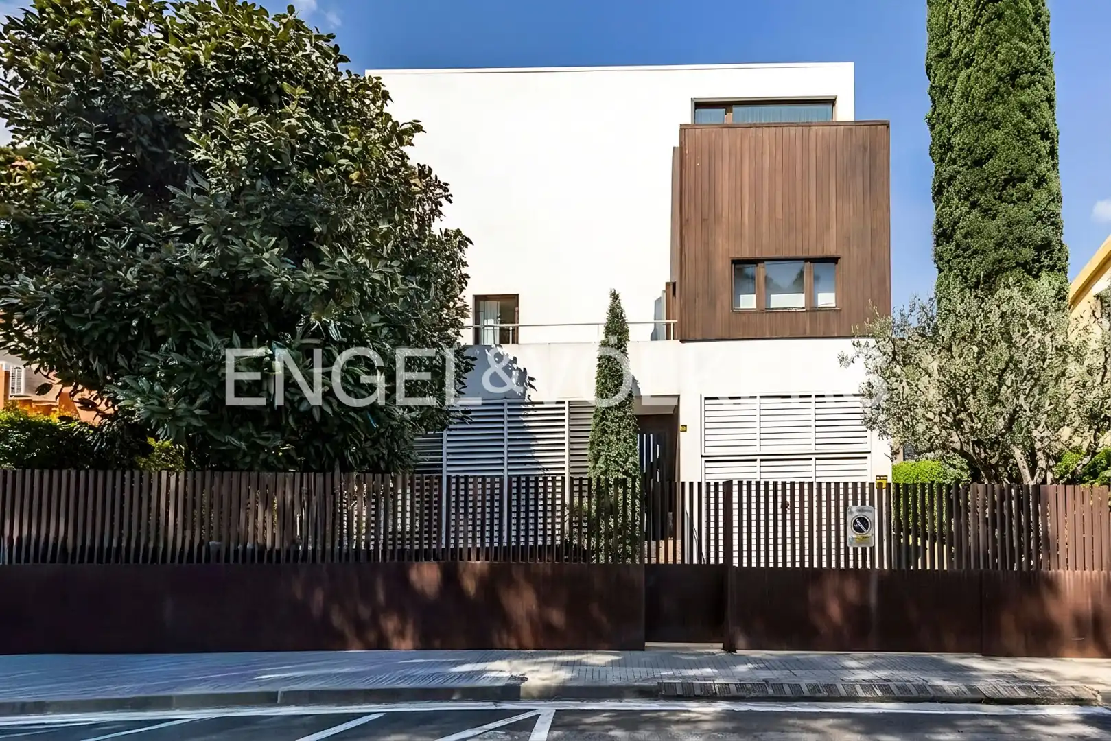 Vista exterior de Casa o chalet en venta en Sant Cugat del Vallès con Aire acondicionado, Calefacción y Jardín privado