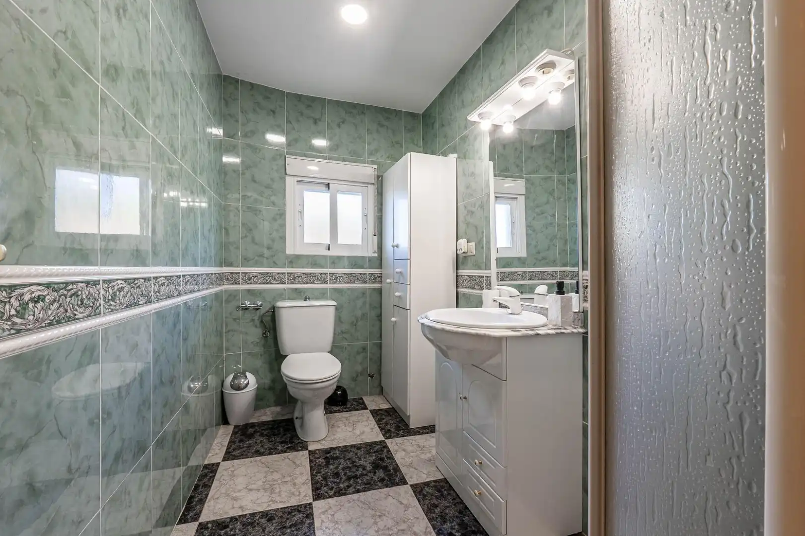 Bathroom of Flat for sale in Granada  with Balcony