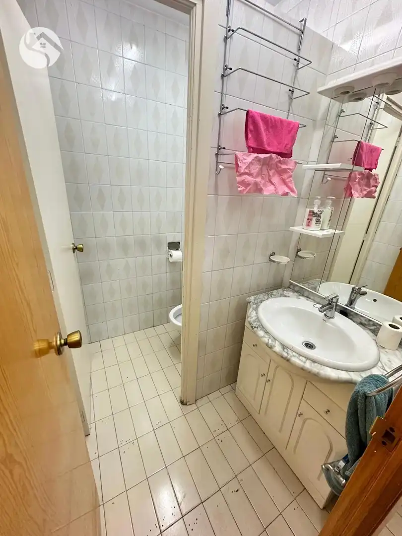 Baño de Local de alquiler en Cuenca con Aire acondicionado