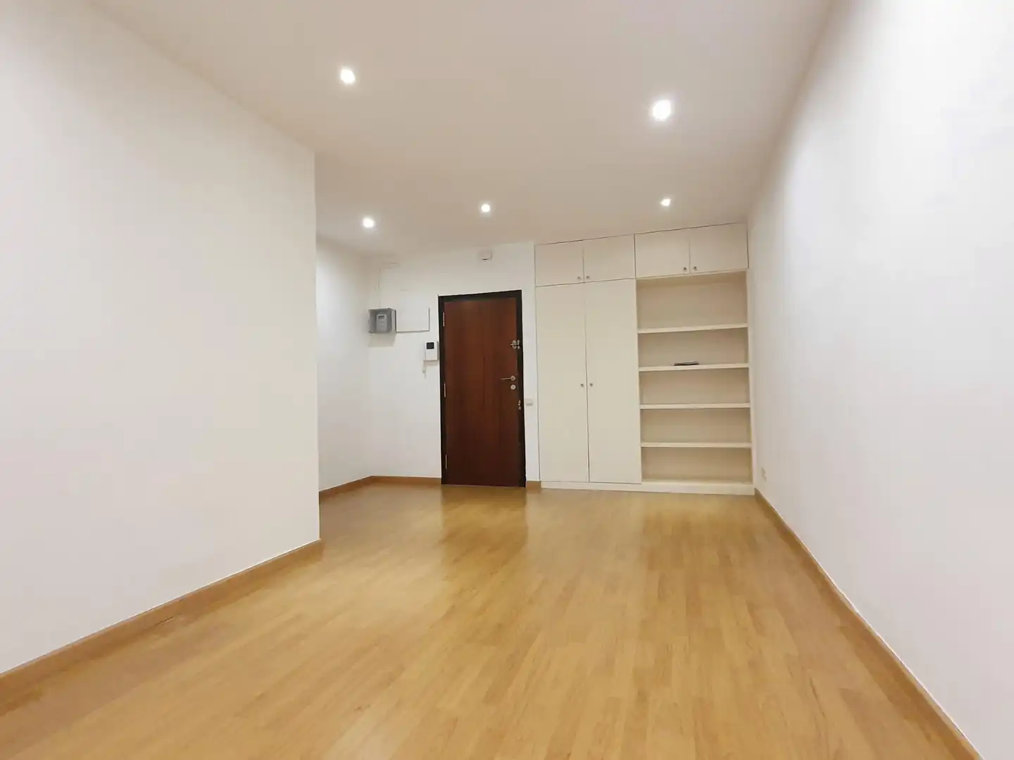 Wohnung zur Miete in Barcelona mit Parkett, Terrasse und Ofen