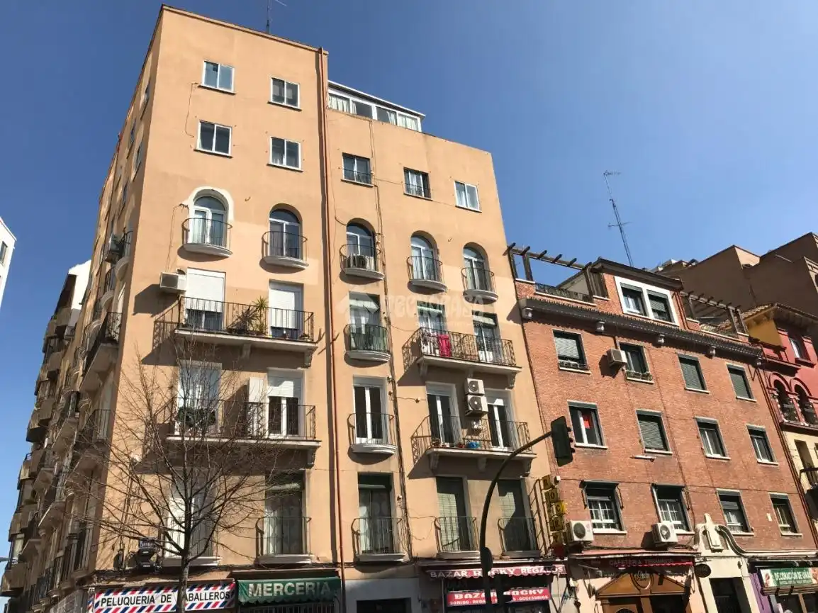 Vista exterior de Pis en venda en Madrid amb Calefacció i Terrassa