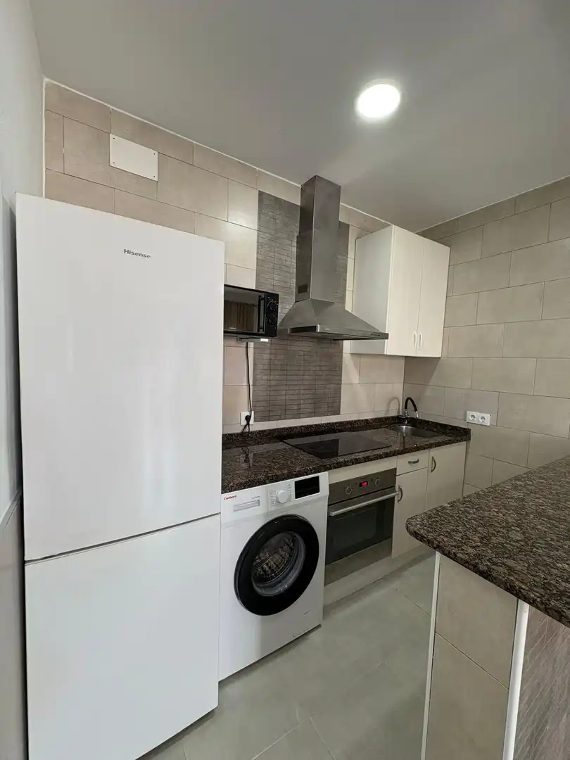 Cuina de Casa o xalet de lloguer en Chiclana de la Frontera amb Aire condicionat, Jardí privat i Moblat