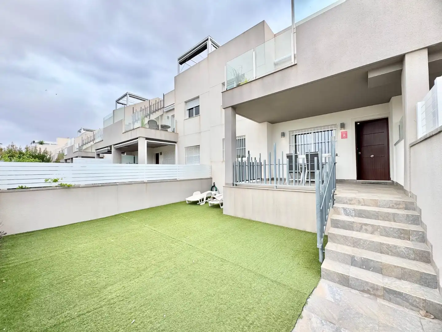 Vista exterior de Casa o xalet de lloguer en Torrevieja amb Aire condicionat, Piscina i Moblat