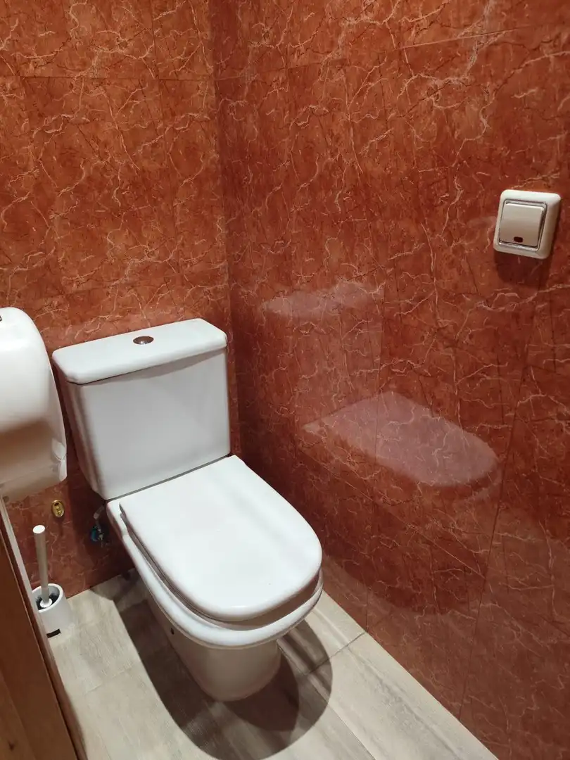 Bathroom of Commercial properties for transfer in Ciempozuelos  with Air Conditioner and Furnished