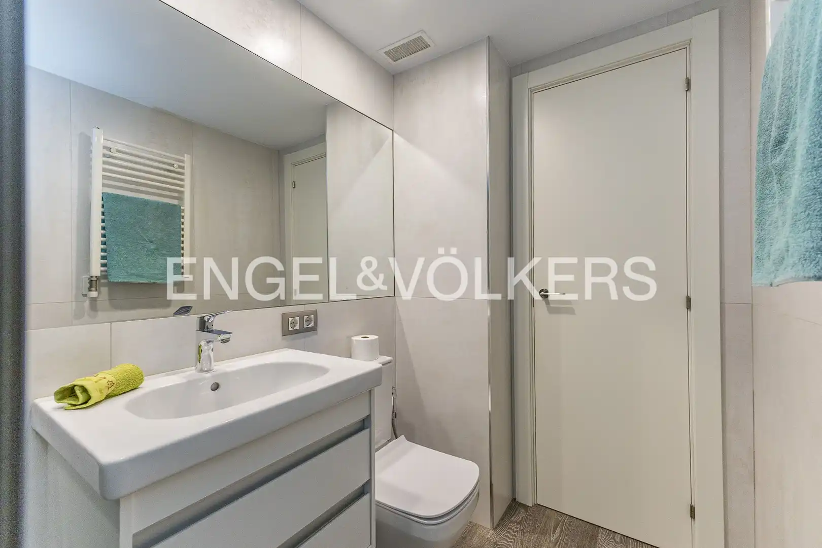 Baño de Piso en venta en Sabadell con Aire acondicionado, Calefacción y Jardín privado