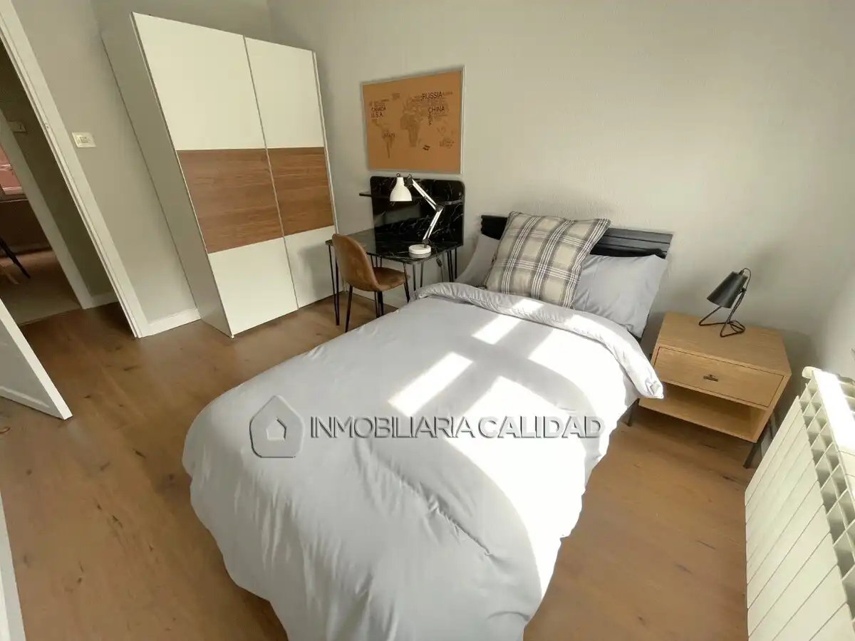 Bedroom of Flat for rent in Burgos  with Heating and Furnished