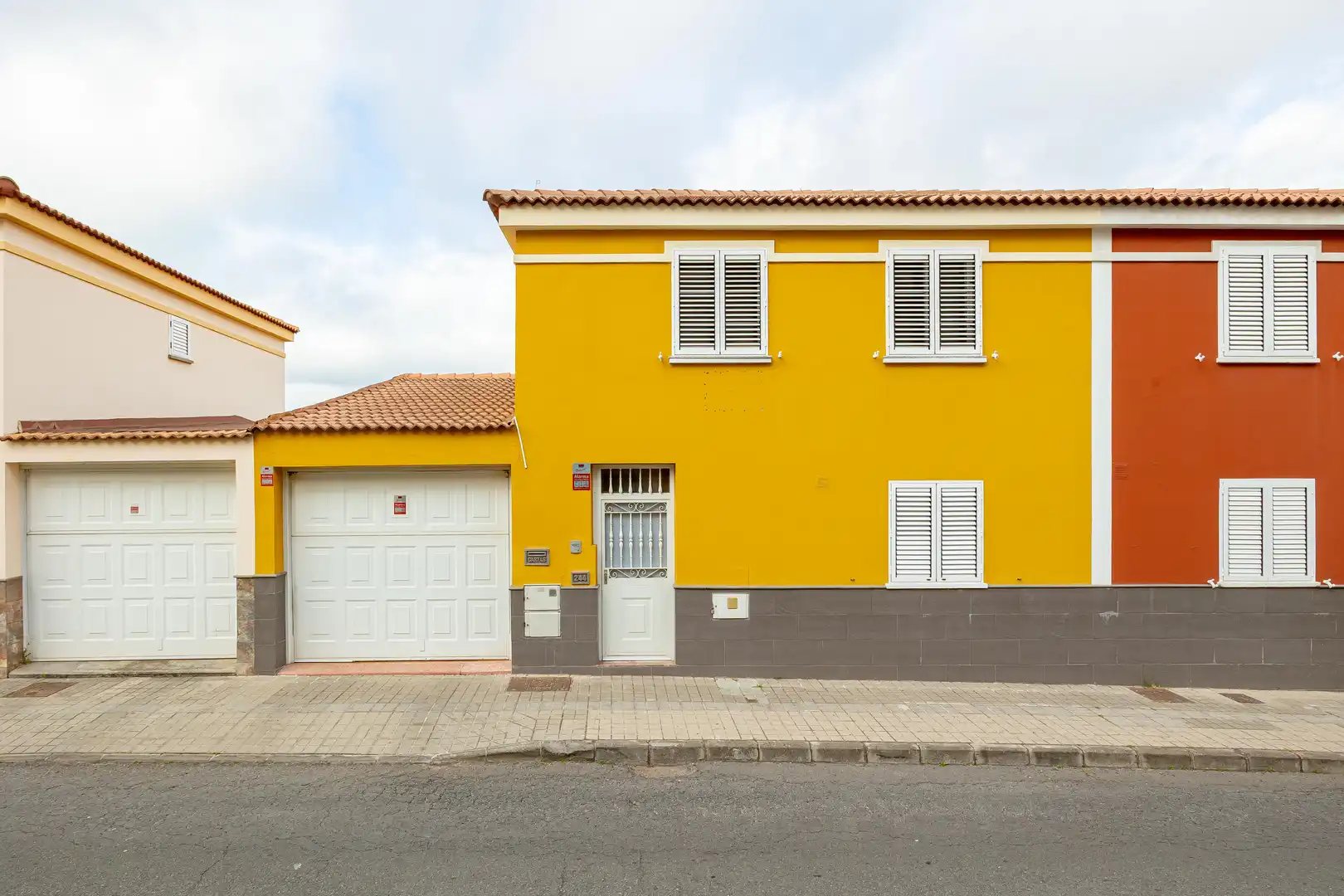 Vista exterior de Casa o xalet en venda en Las Palmas de Gran Canaria amb Aire condicionat, Terrassa i Traster