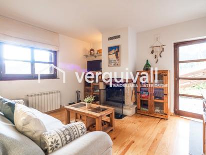 Sala d'estar de Apartament en venda en Alp amb Calefacció, Jardí privat i Parquet