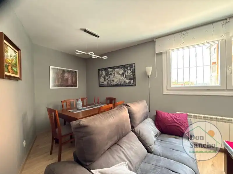 Comedor de Casa adosada en venta en Santovenia de Pisuerga con Calefacción y Terraza