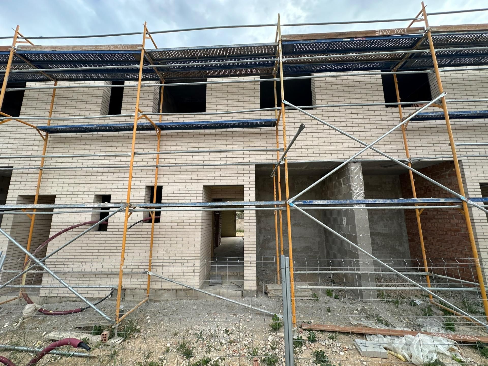 Vista exterior de Casa adosada en venda en Reus amb Jardí privat