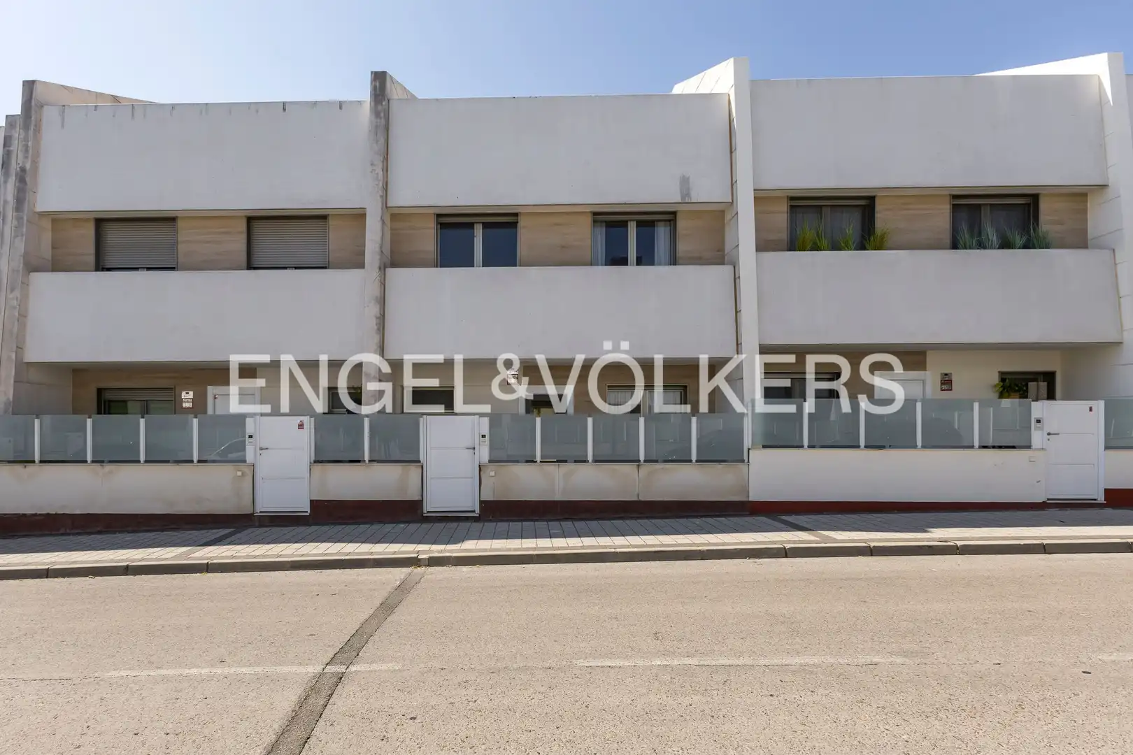 Vista exterior de Casa adosada en venta en Tres Cantos con Aire acondicionado, Calefacción y Jardín privado