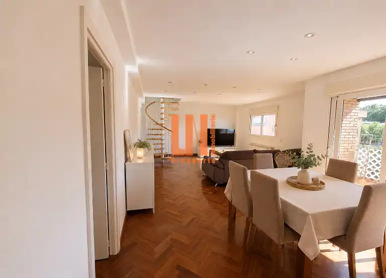Sala de estar de Piso en venta en Madrid con Calefacción, Terraza y Piscina comunitaria