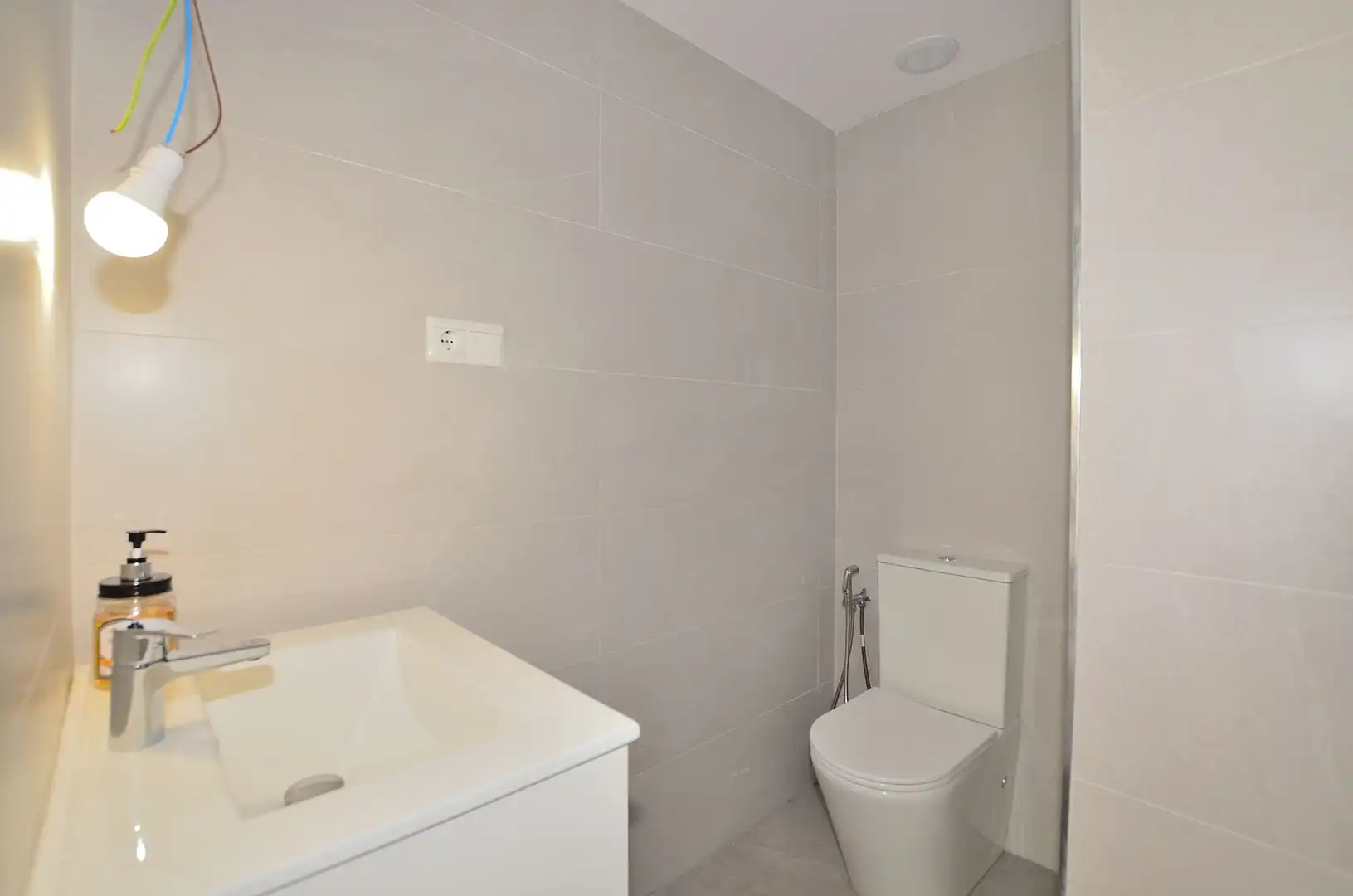 Bathroom of Flat for sale in Fuengirola  with Air Conditioner, Terrace and Storage room