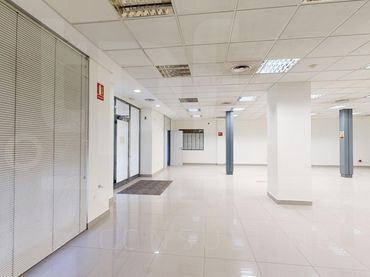 Local comercial en alquiler en Avinguda de la Constitució