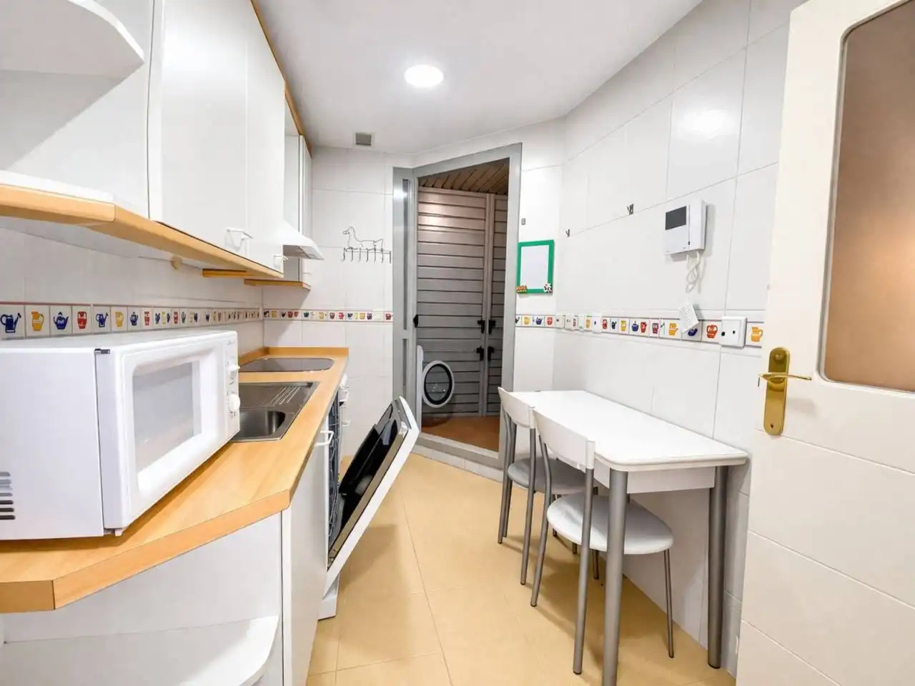 Kitchen of Flat for sale in Madrid  with Air Conditioner, Heating and Storage room