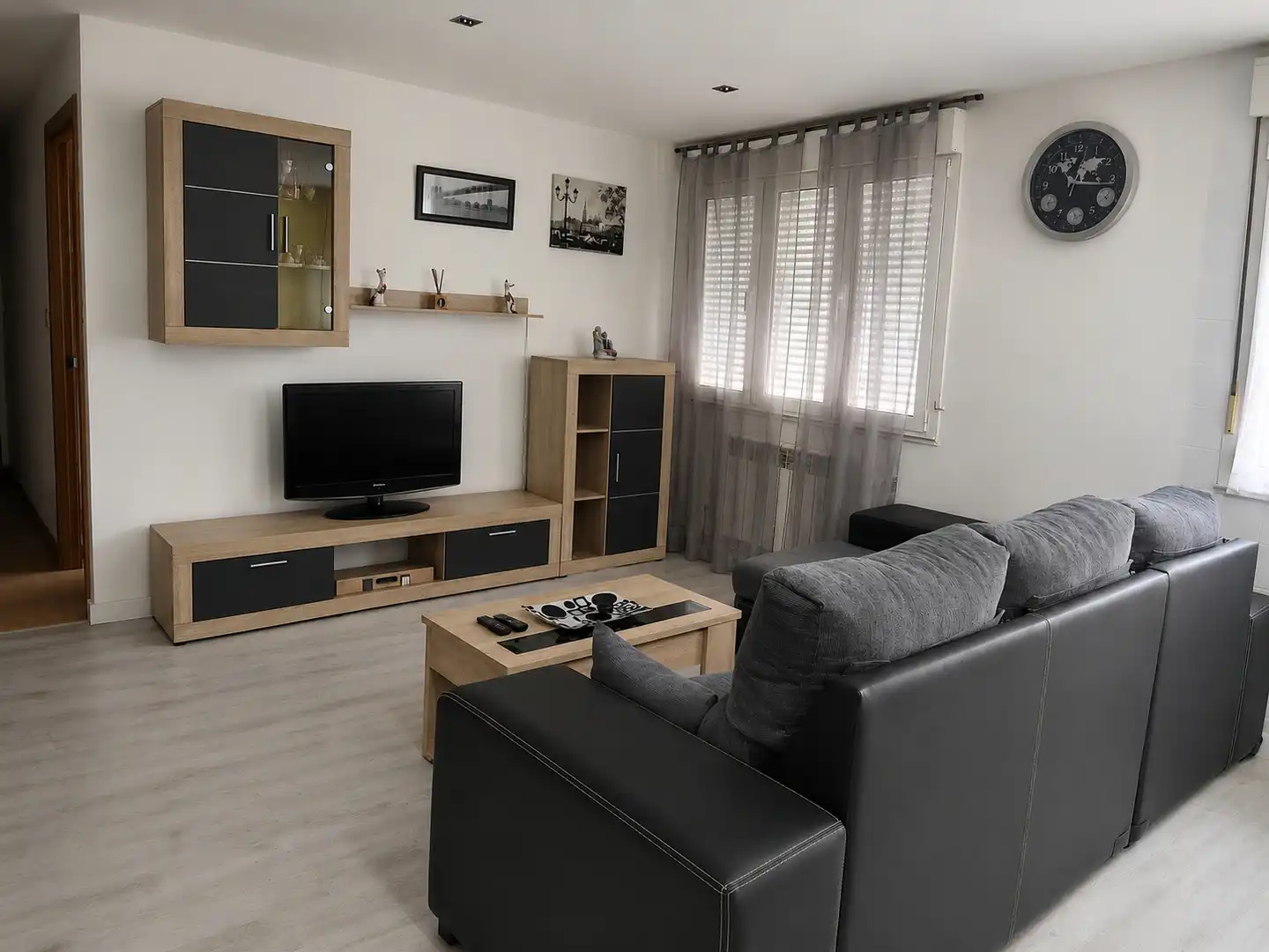 Living room of Flat for rent in Gijón   with Heating, Parquet flooring and Storage room