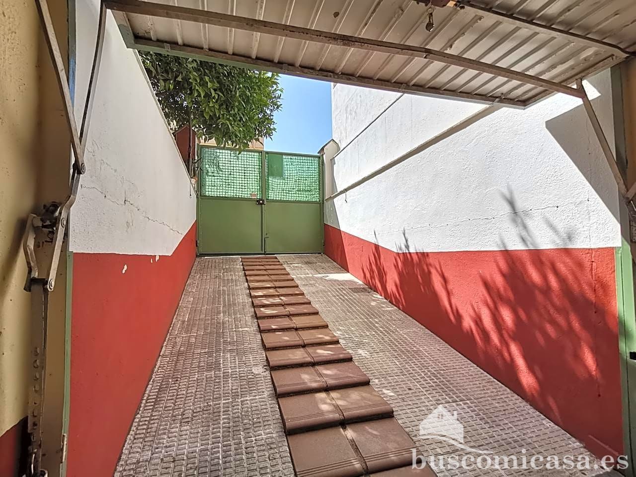 Vista exterior de Casa o xalet en venda en Linares amb Terrassa i Balcó
