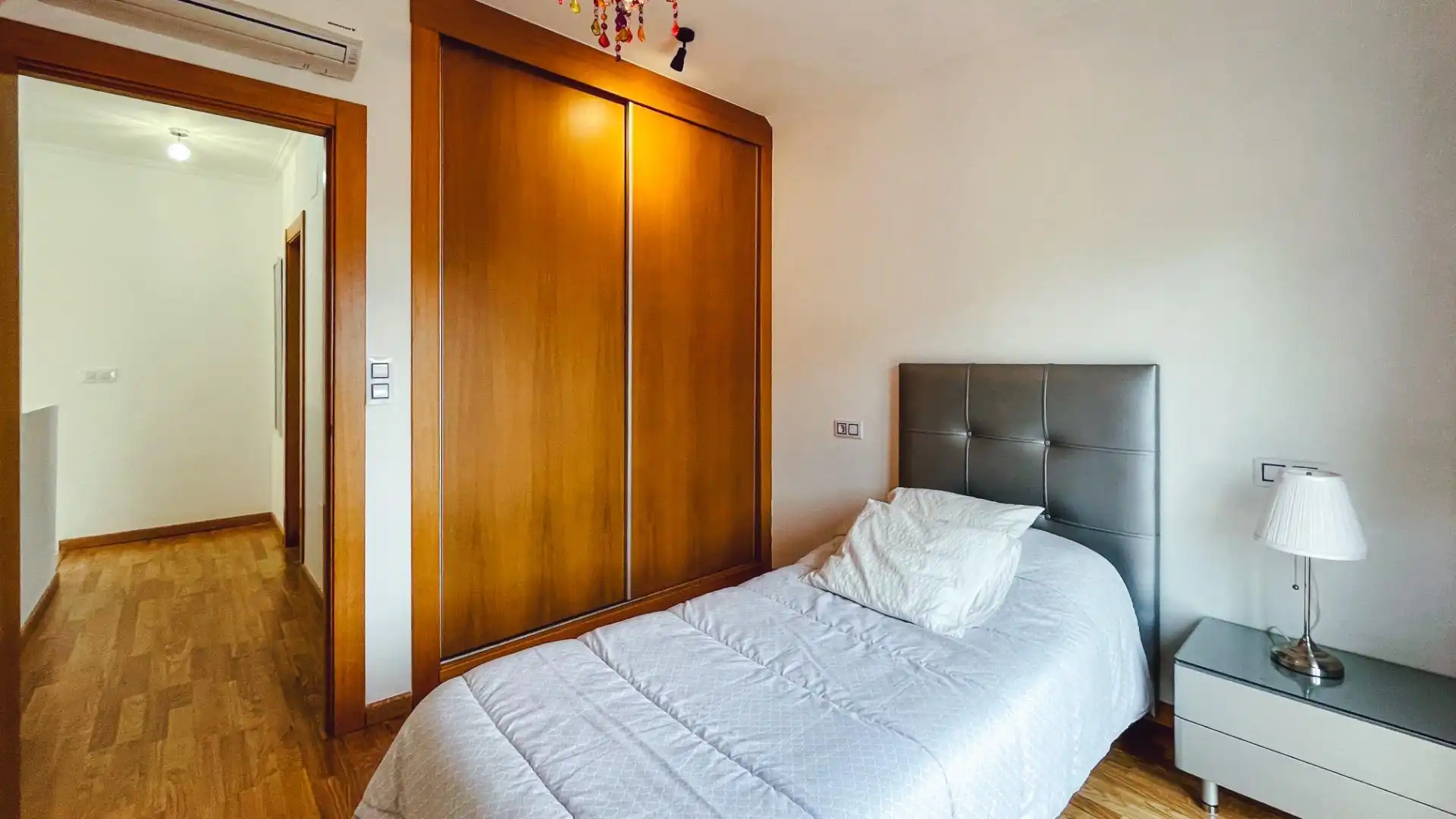 Dormitori de Casa adosada en venda en La Nucia amb Aire condicionat, Jardí privat i Terrassa