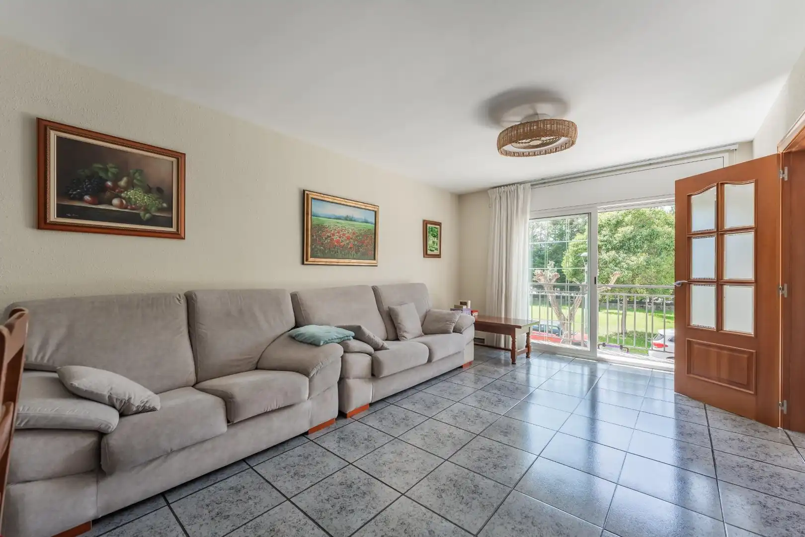 Sala de estar de Casa adosada en venta en Montmeló con Terraza