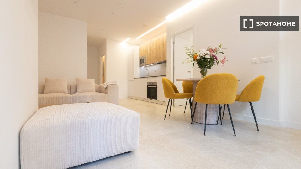 Sala d'estar de Pis de lloguer en  Madrid Capital amb Aire condicionat, Calefacció i Moblat