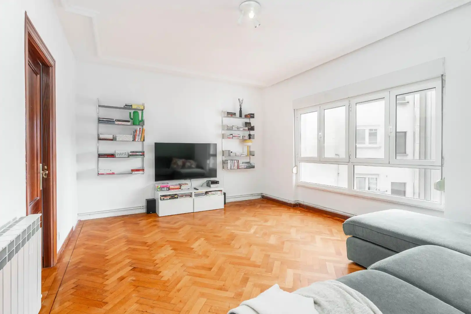 Sala d'estar de Pis en venda en Oviedo  amb Calefacció i Parquet