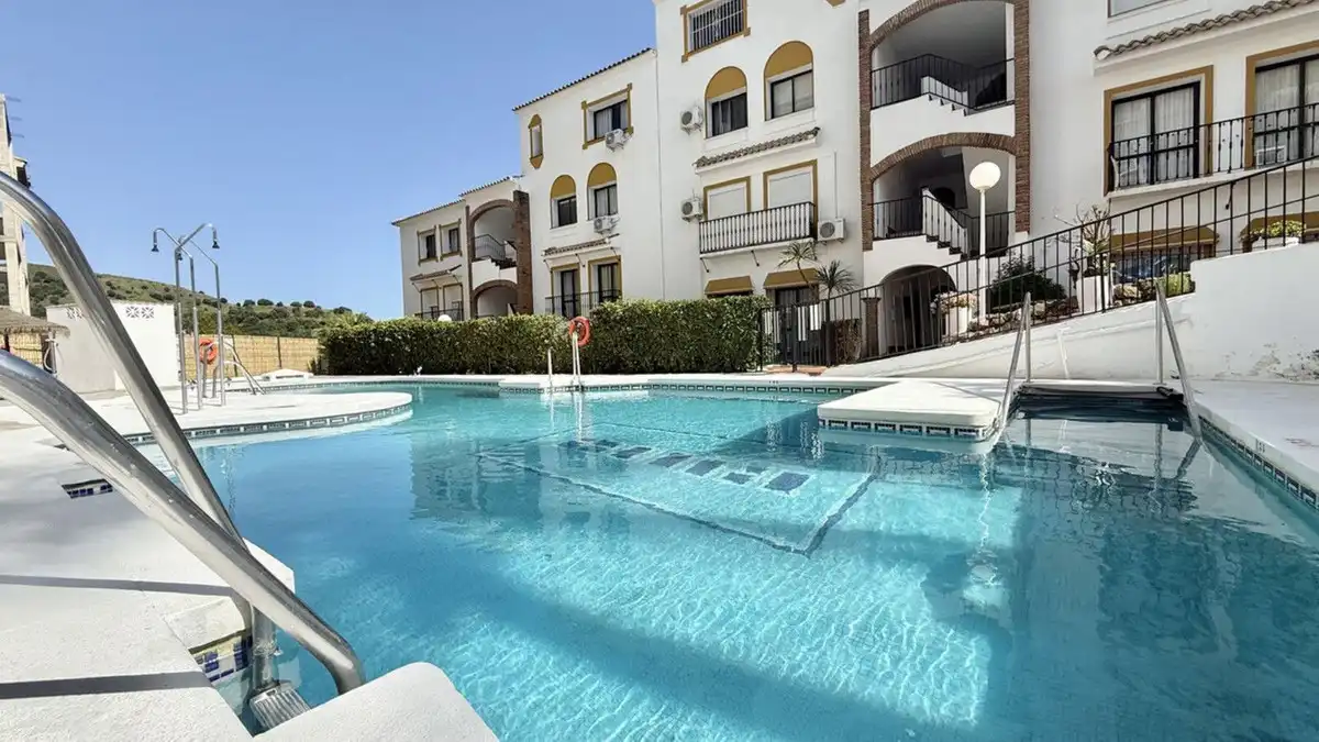 Schwimmbecken von Erdgeschoss zum Verkauf in Mijas mit Klimaanlage, Heizung und Privatgarten