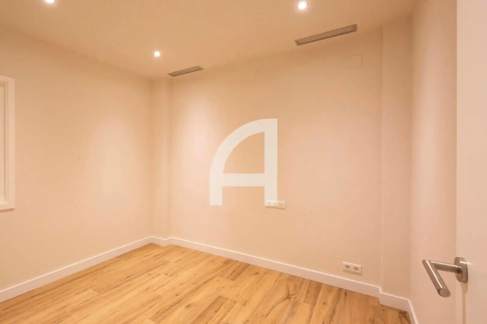 Piso en venta en Barcelona con Aire acondicionado, Calefacción y Parquet