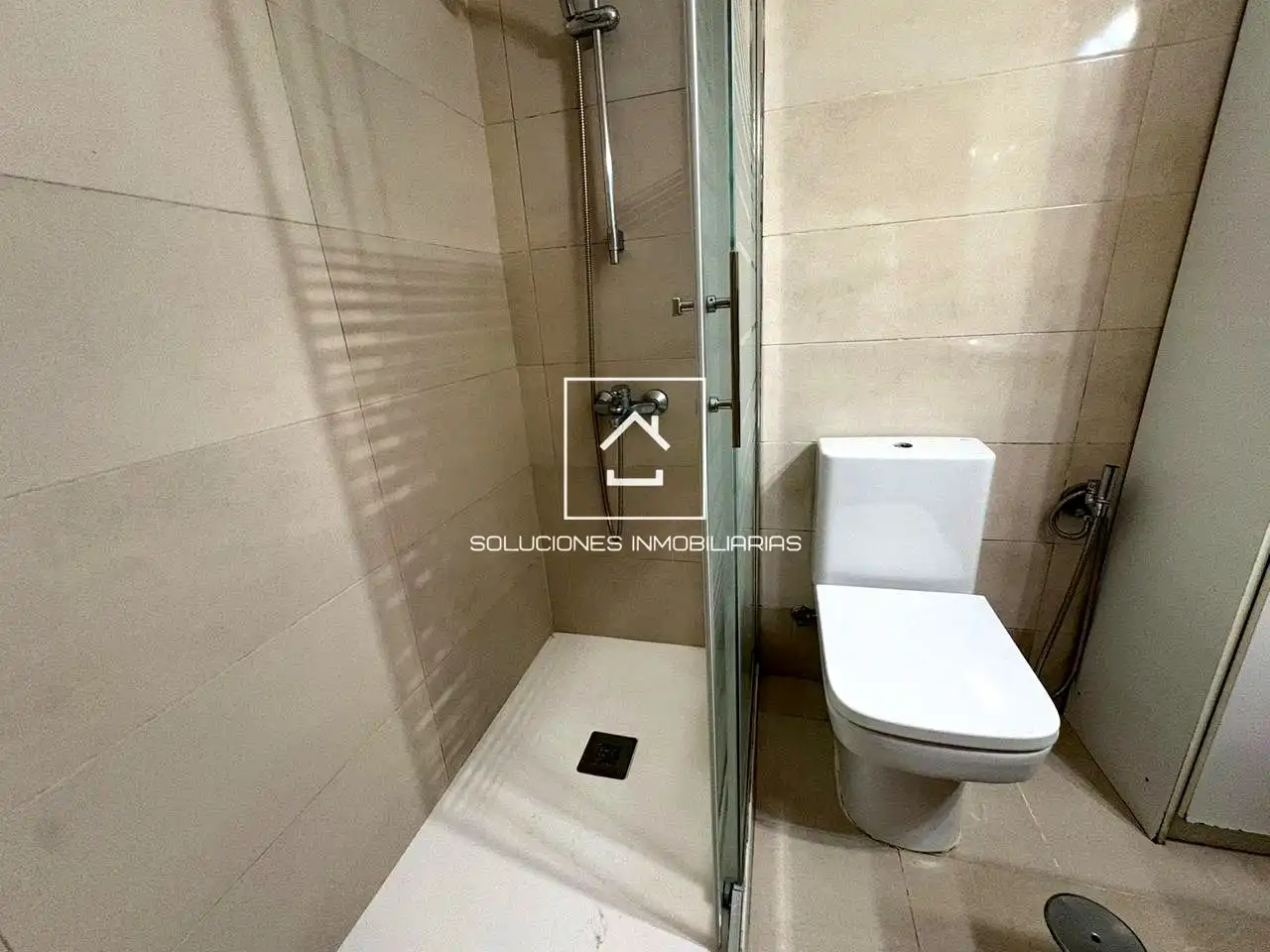 Bany de Planta baixa en venda en Madrid amb Aire condicionat