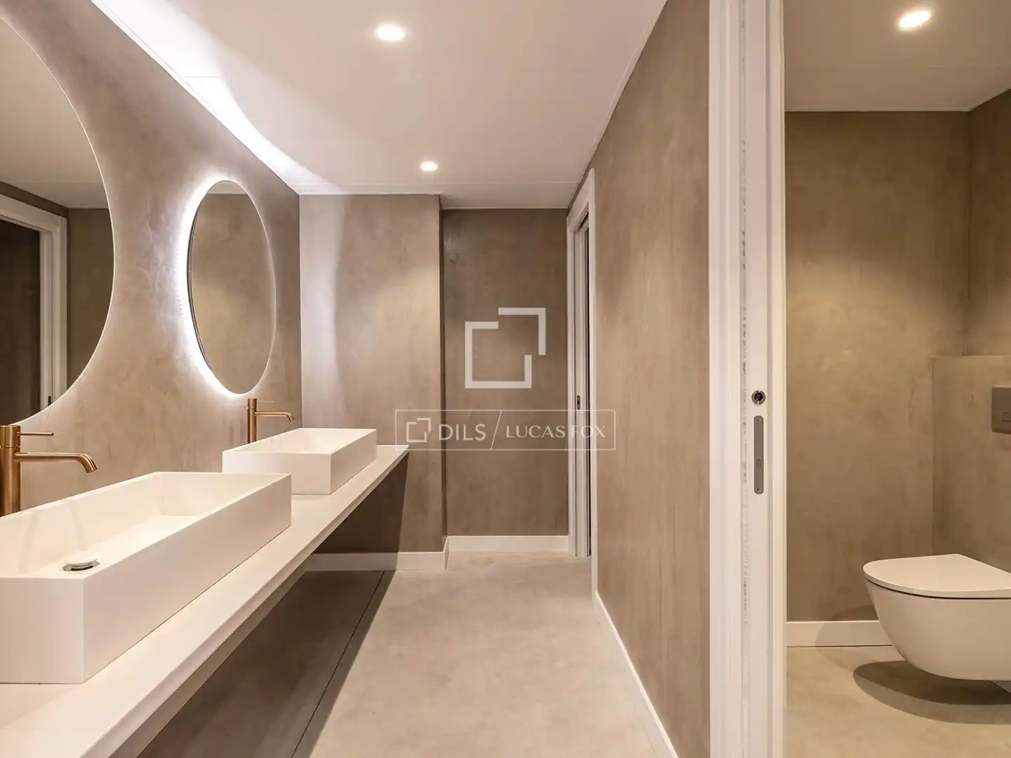 Badezimmer von Loft zum Verkauf in Barcelona mit Klimaanlage und Heizung
