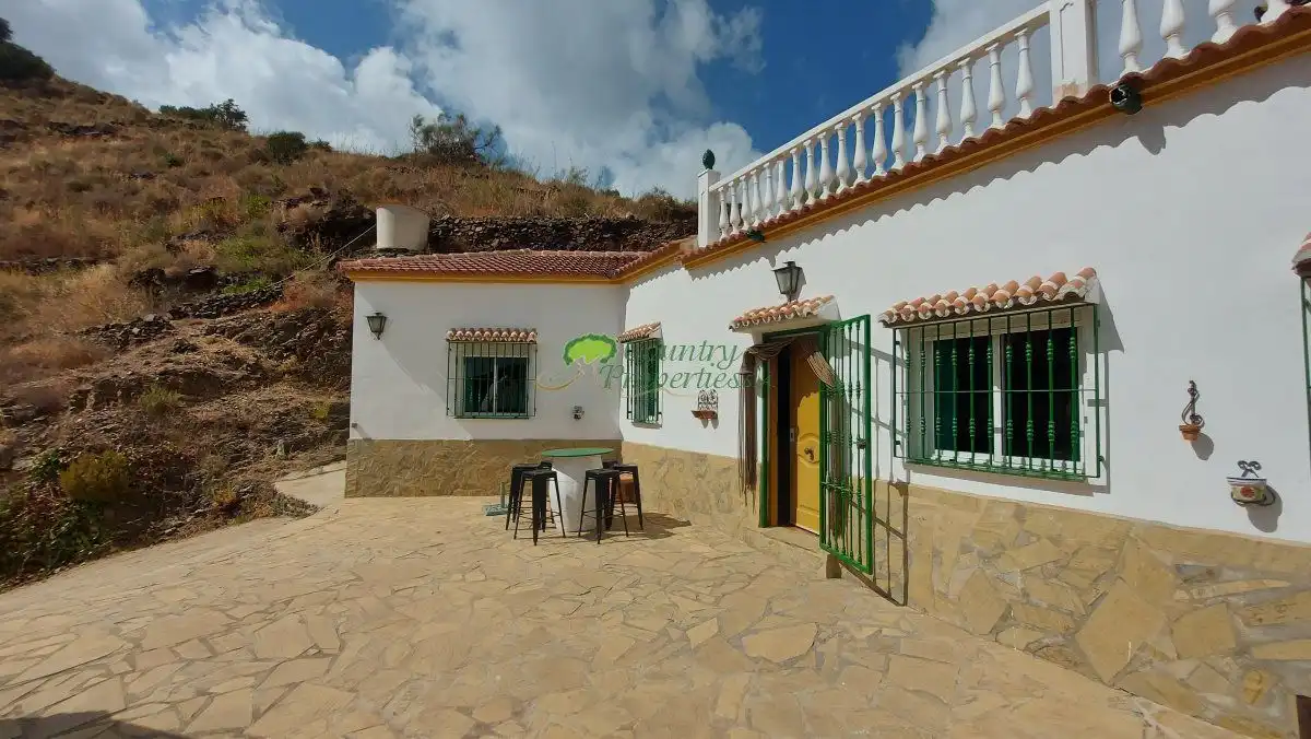 Vista exterior de Finca rústica en venta en Vélez-Málaga con Aire acondicionado, Terraza y Trastero