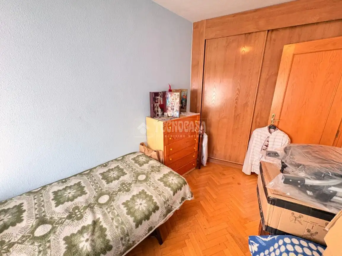 Habitación de Casa adosada en venta en Loeches