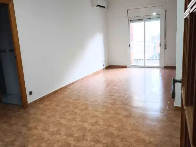 Sala d'estar de Pis en venda en Sant Feliu de Llobregat amb Aire condicionat, Terrassa i Balcó