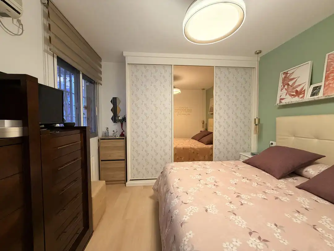 Bedroom of Flat for sale in Sevilla  with Air Conditioner and Heating
