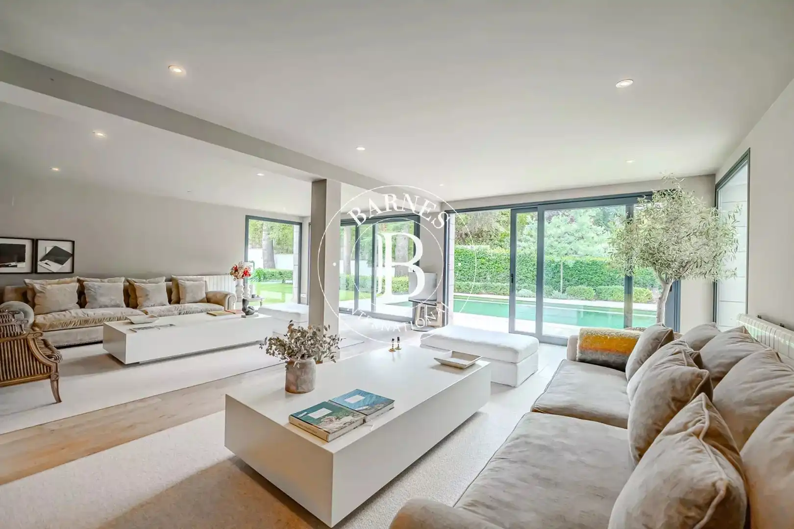 Living room of Houses for sale in Madrid  with Air Conditioner, Heating and Private garden