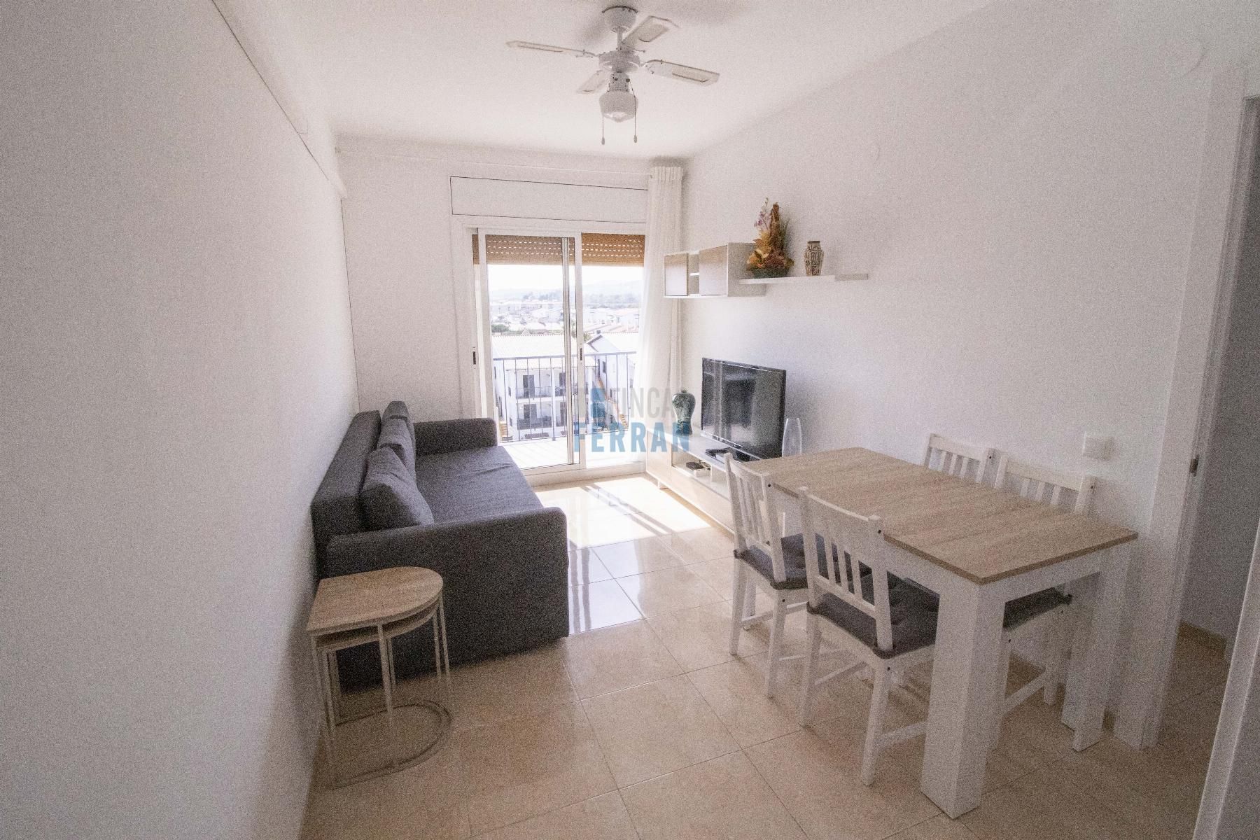 Sala d'estar de Apartament en venda en El Vendrell amb Aire condicionat, Terrassa i Moblat