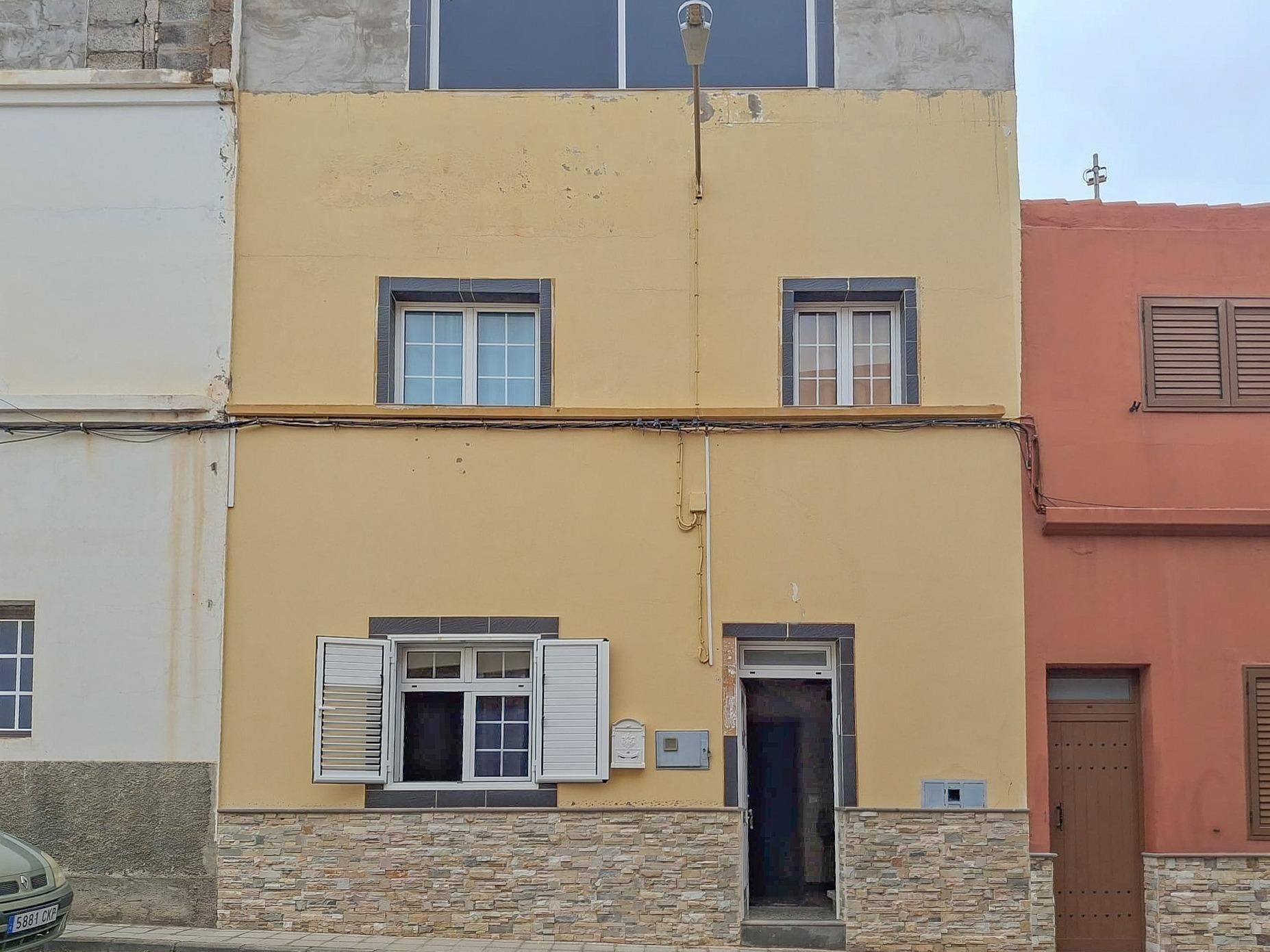 Vista exterior de Casa adosada en venda en Gáldar amb Terrassa i Traster