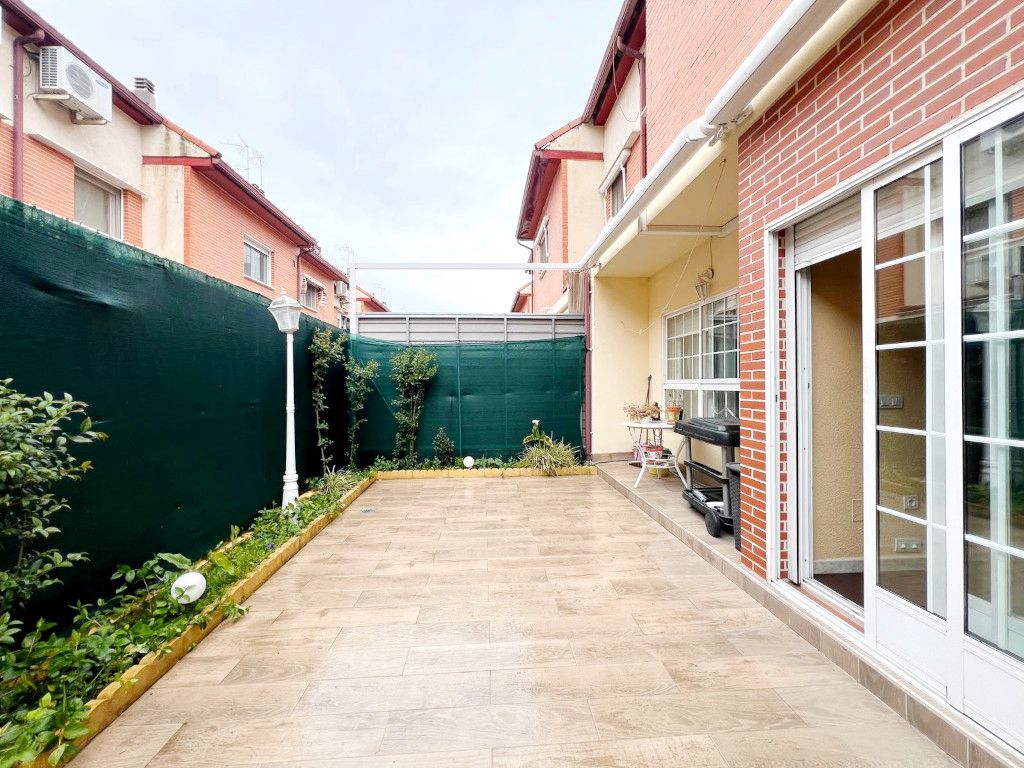 Terrace of Single-family semi-detached for sale in Alcalá de Henares  with Air Conditioner, Heating and Private garden