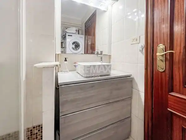 Baño de Piso en venta en Vigo  con Calefacción y Trastero