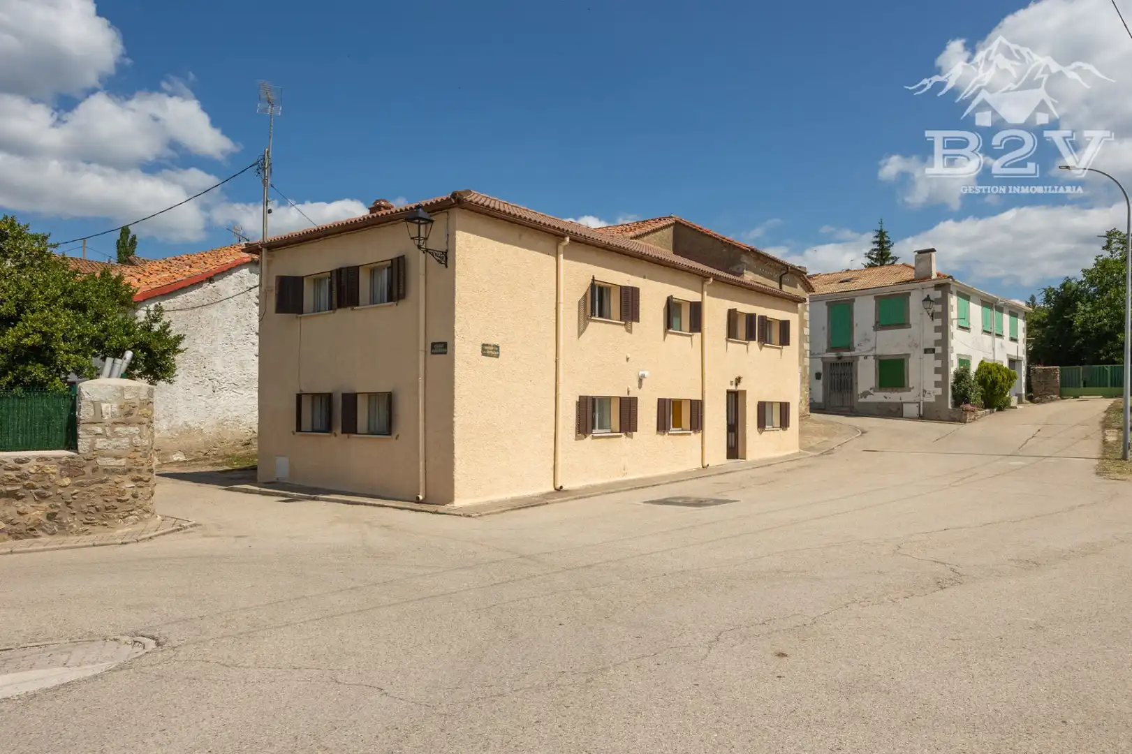 Vista exterior de Casa o xalet en venda en Robregordo amb Calefacció i Traster