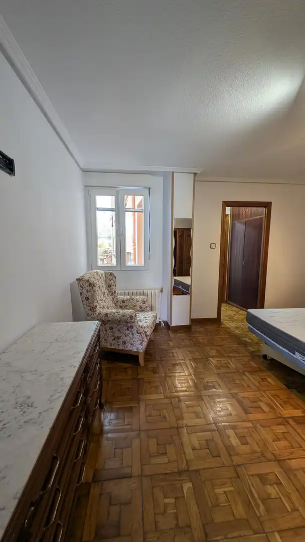 Dormitori de Pis de lloguer en Piélagos amb Calefacció i Terrassa