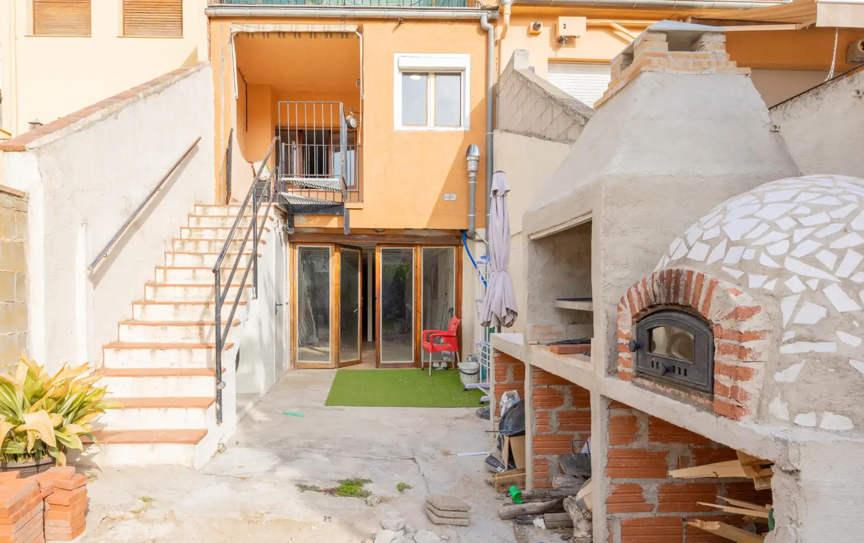 Vista exterior de Piso en venta en Manlleu con Calefacción y Jardín privado