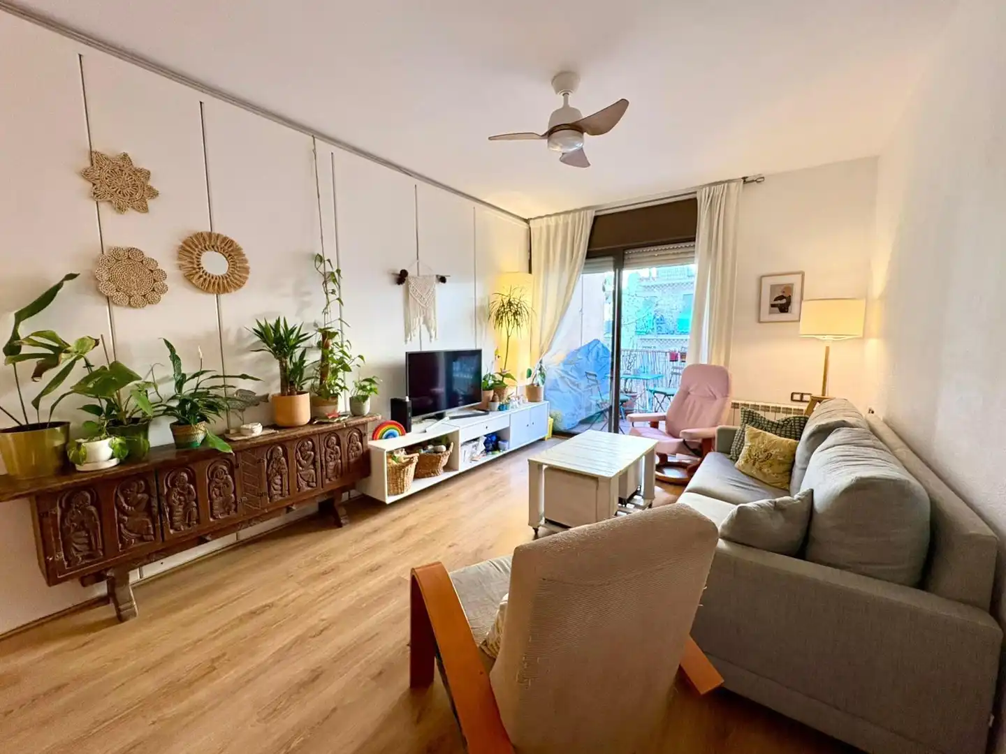 Sala d'estar de Pis en venda en  Barcelona Capital amb Calefacció, Parquet i Balcó