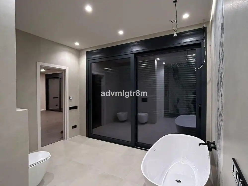 Bany de Casa o xalet en venda en Marbella amb Aire condicionat, Jardí privat i Terrassa