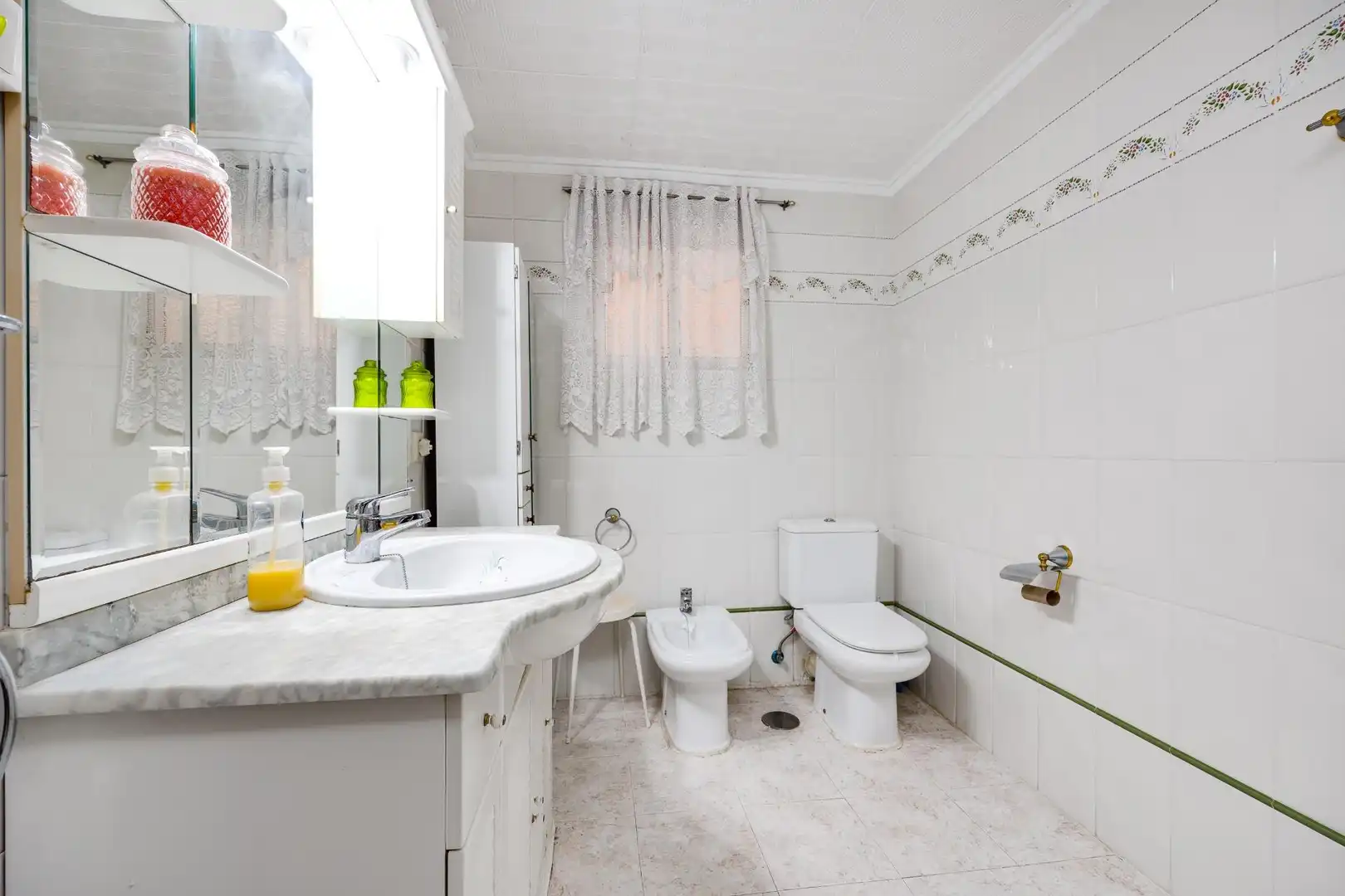 Badezimmer von Wohnungen zum Verkauf in Torrevieja mit Terrasse, Möbliert und Balkon