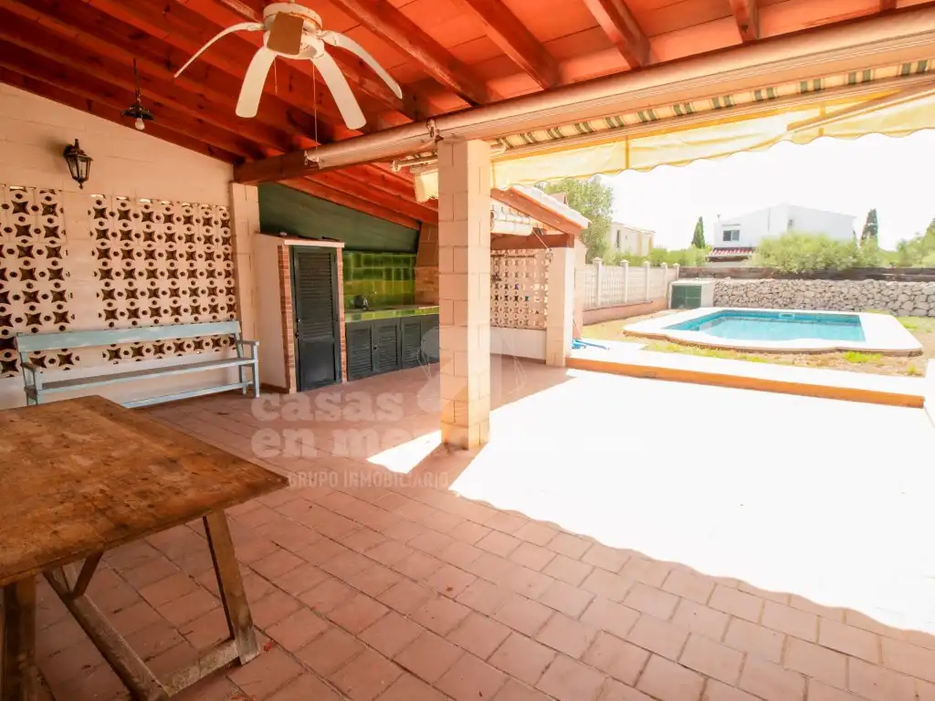 Casa rústica amb piscina en venda a Trebalúger