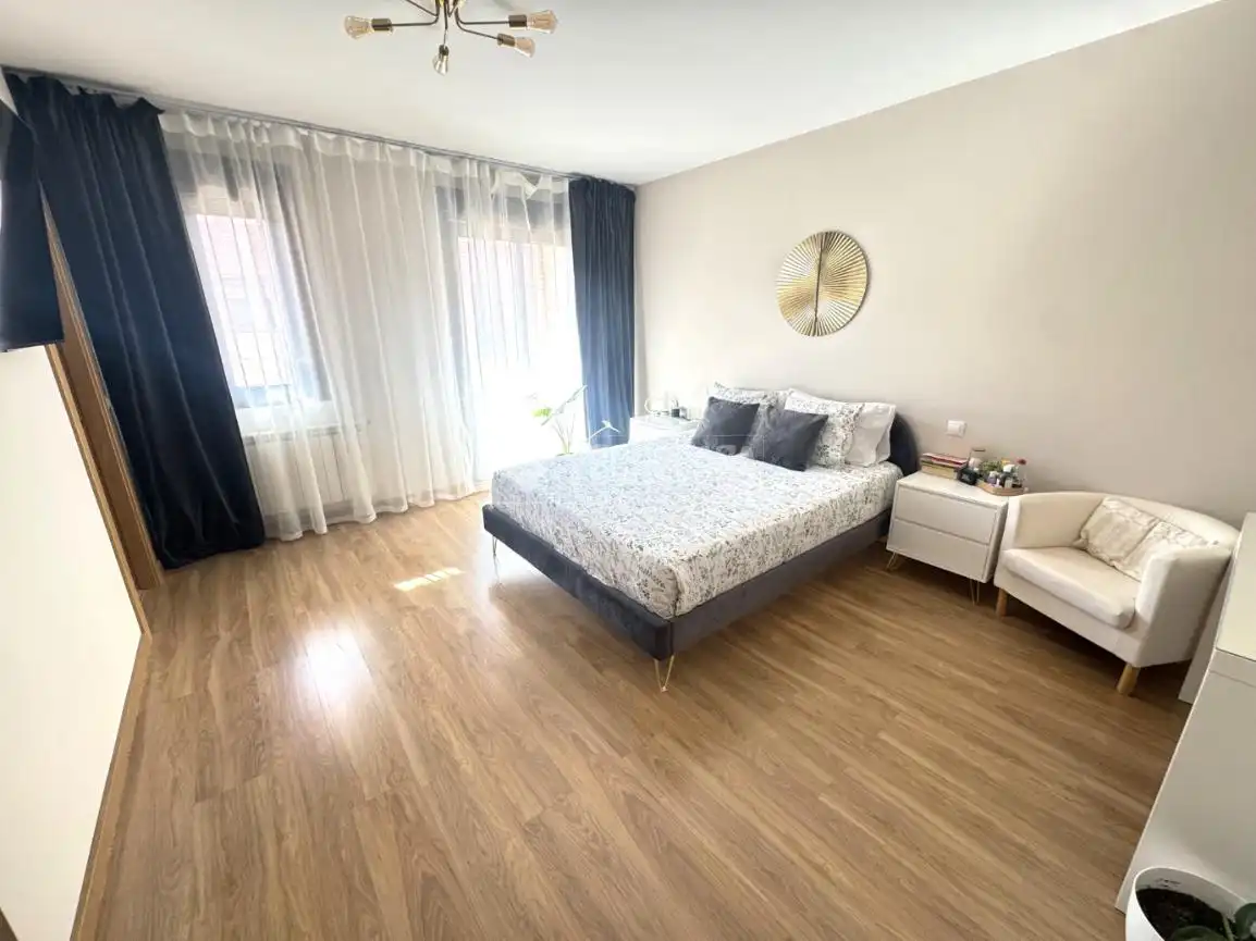 Bedroom of Detached homes for sale in Alcalá de Henares  with Air Conditioner, Terrace and Community pool
