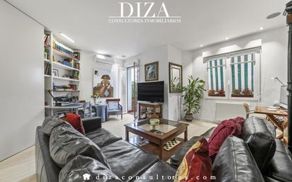 Living room of Flat for sale in  Madrid Capital  with Air Conditioner, Heating and Terrace